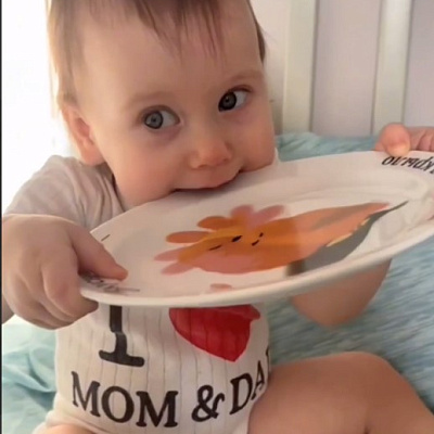 Маленькая Варя Иванова в гостях у фонда «Свет в руках»